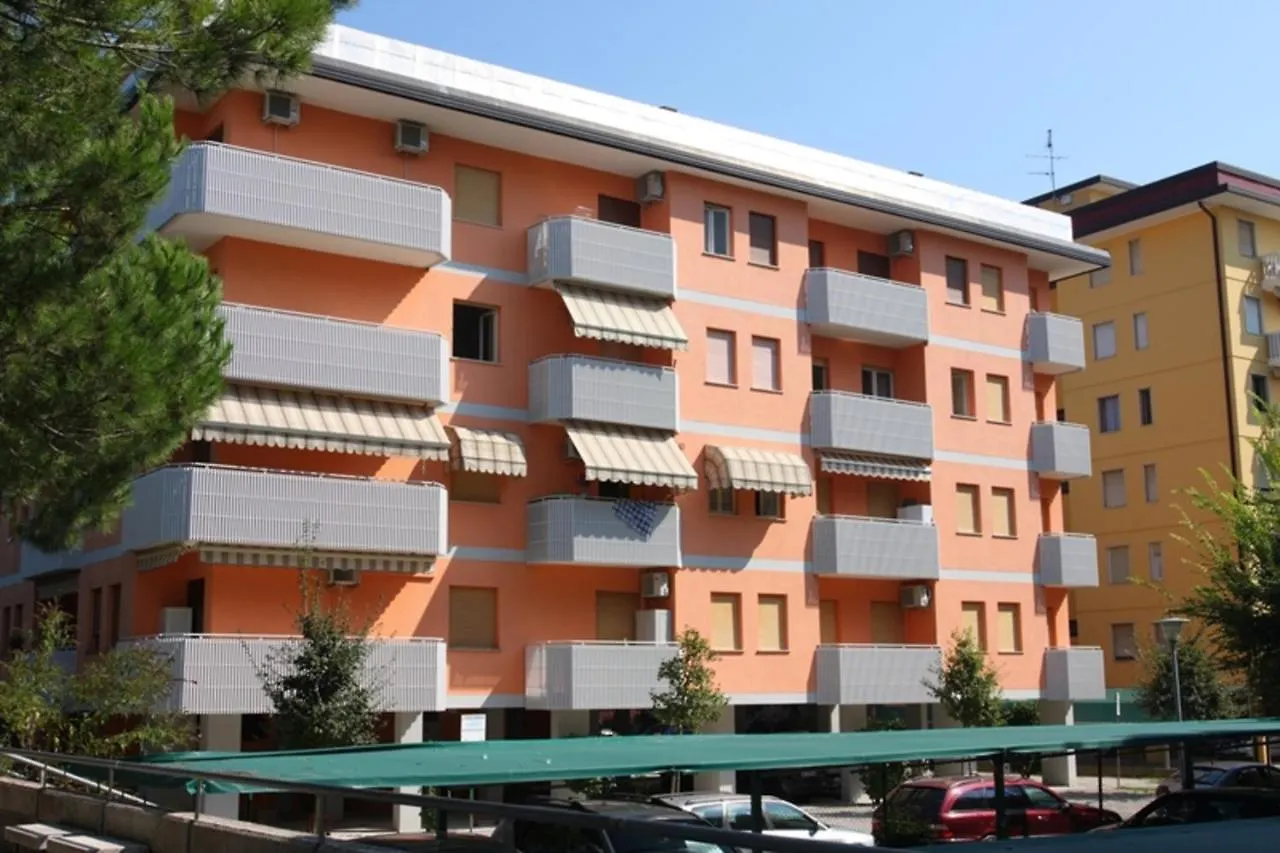 Beautiful One-Bedroom Apartment With Terrace In Bibione 0*,